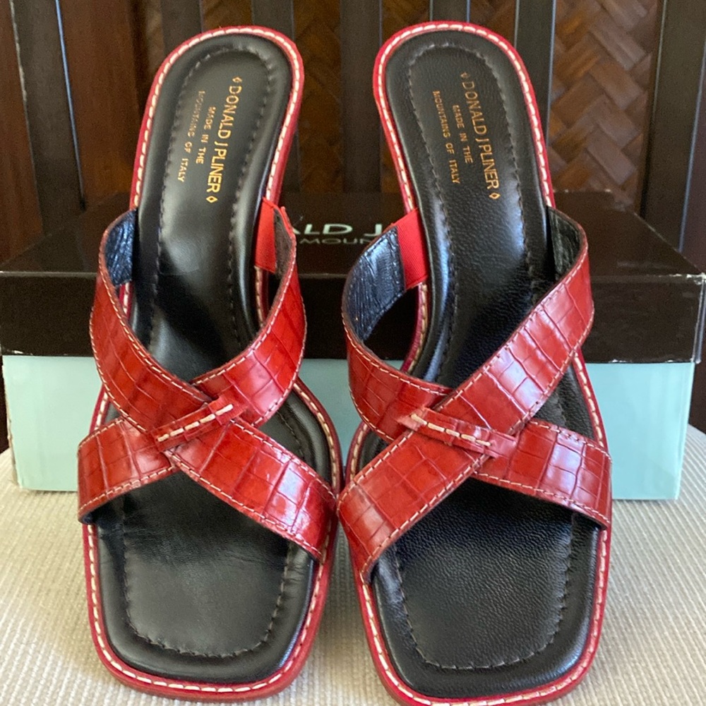 DONALD J. PLINER ***RARE*** “Viru” Red Kogi 11M